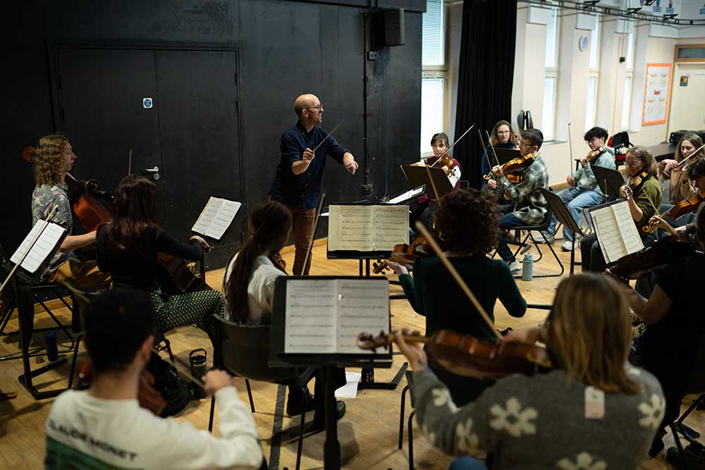 Down for the Count's conductor Mike Paul-Smith delivering an educational student workshop at Northampton School for Boys